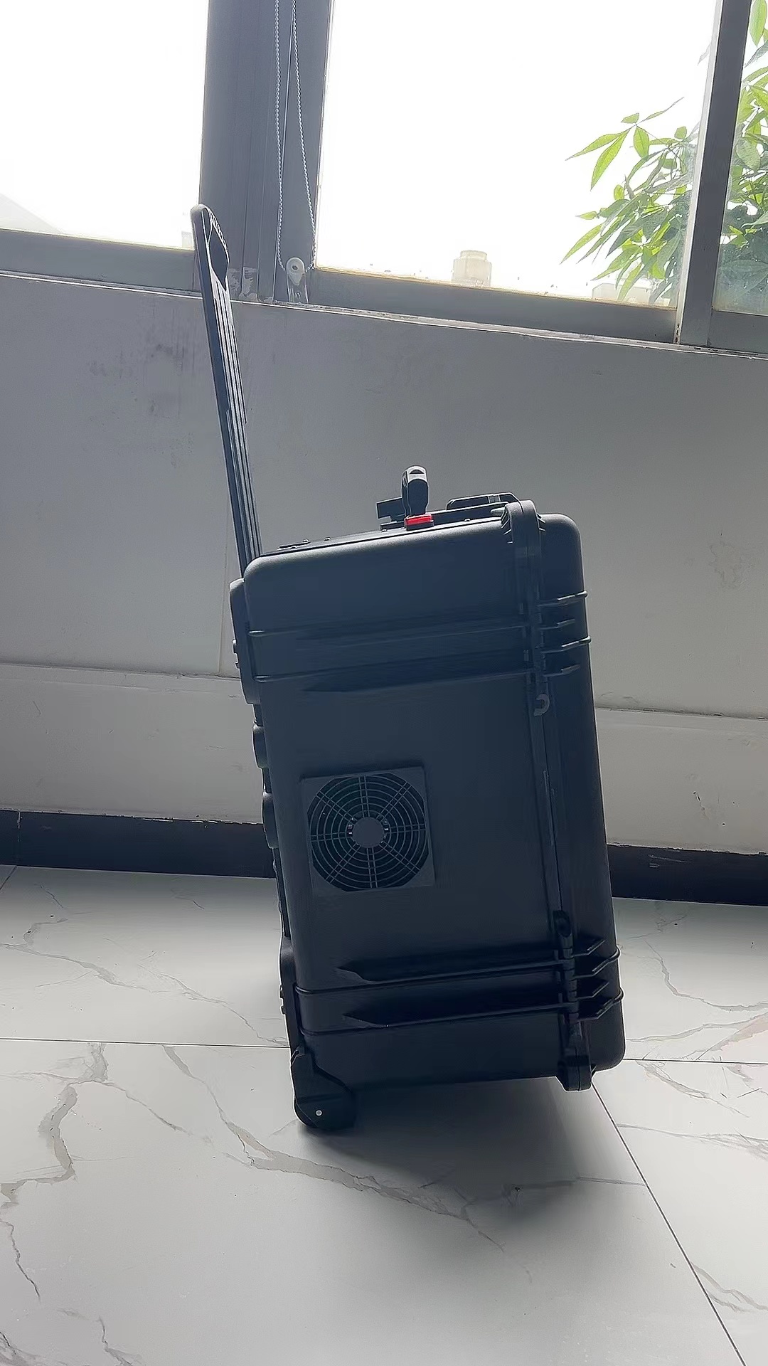 抚松手拉箱型移动通信干扰器